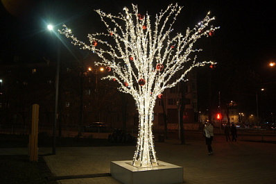 Горит и сверкает: в Самаре завершаются работы по оформлению города к праздникам