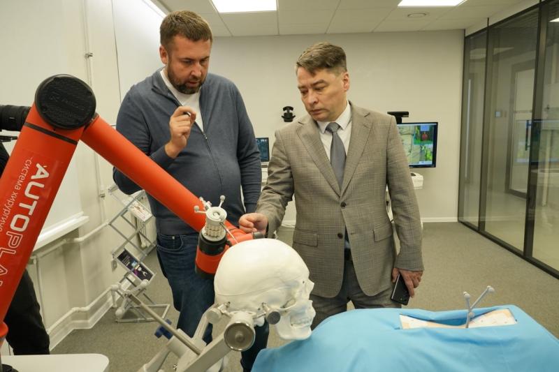 Чем лечить? В Самаре студентам рассказали о медицинской промышленности