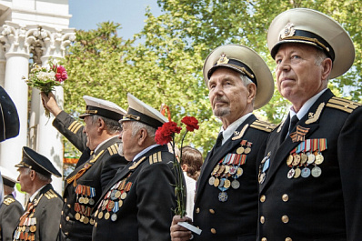 Госдума ввела штрафы за отождествление роли СССР и Германии в войне