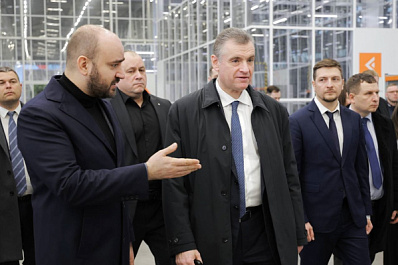 Губернатор Вячеслав Федорищев и председатель ЛДПР Леонид Слуцкий обсудили развитие отрасли БАС на площадке "Транспорта будущего" в Тольятти 