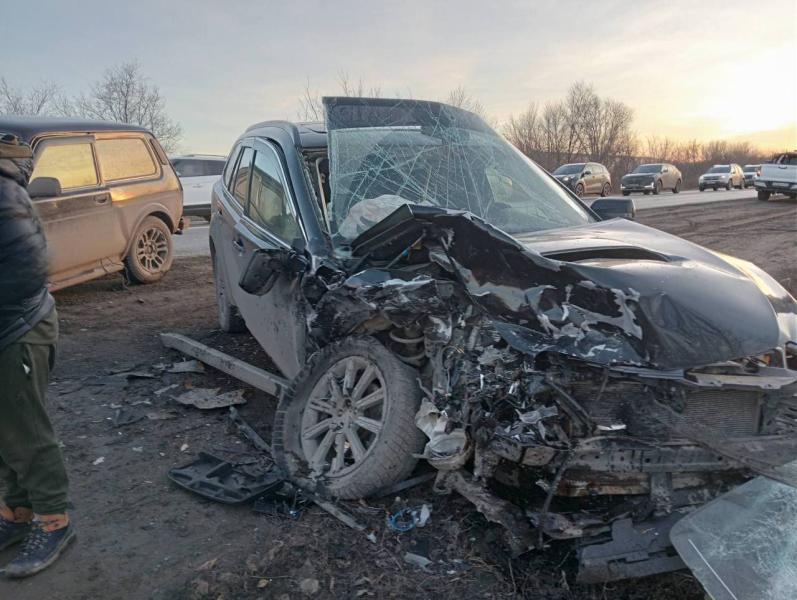 В Самарской области на трассе лоб в лоб столкнулись две легковушки