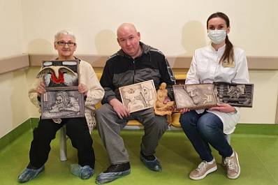 Самарец начал вырезать картины из дерева спустя несколько лет после инсульта