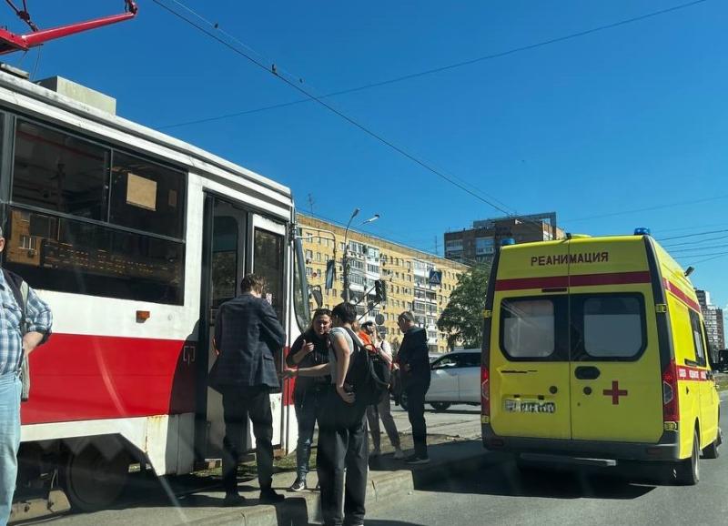 В Самаре в утренний час пик из-за падения пассажира встали трамваи на проспекте Ленина