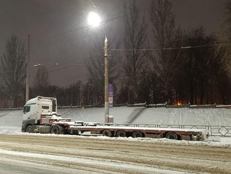 В Самарской области из-за метели 16 декабря полностью перекрыли участок трассы М5