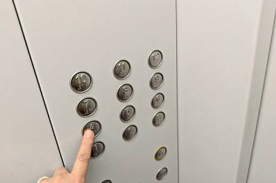 Стало известно, в каких многоэтажках Тольятти в следующем году появятся новые лифты