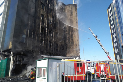 В Самаре загорелся фасад здания ТЦ "Скала"