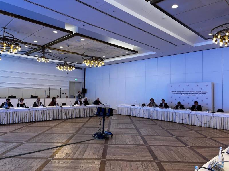 Дмитрий Азаров открыл первое в 2022 году заседание комиссии Госсовета по культуре