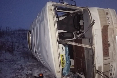 Съехал в кювет и перевернулся: в Самарской области в ДТП с вахтовым автобусом пострадали 14 человек 