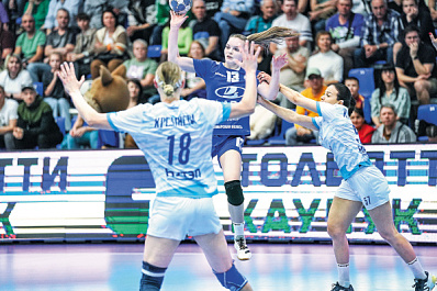 Гандболистки "Лады" проведут первый домашний матч сезона