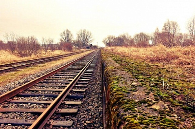 Их заметил машинист грузового поезда: в Сызрани маленькие дети играли на путях