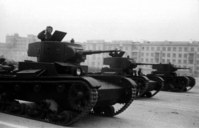 Самарский архив опубликовал фотографии парада в Куйбышеве 7 ноября 1941 года