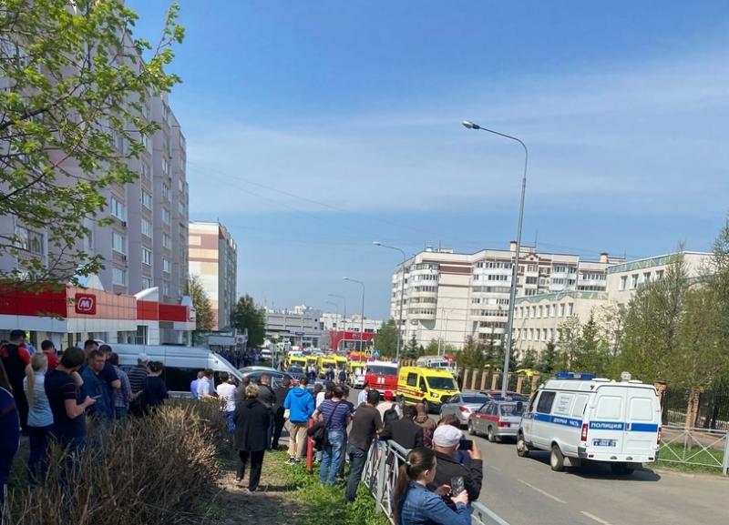 Пострадавших при стрельбе в Казани эвакуируют на самолете в Москву
