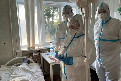 Специалисты Минздрава изучили портрет пациента инфекционного госпиталя и призвали жителей своевременно вакцинироваться от COVID-19