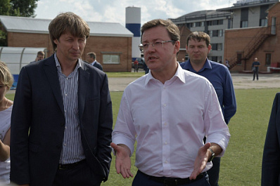 Дмитрий Азаров посетил футбольную Академию им. Коноплева