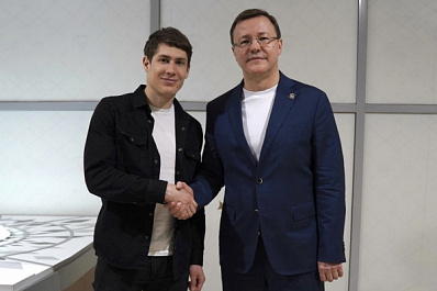 "Достойное выступление": Дмитрий Азаров поздравил Эдуарда Латыпова с медалью на Кубке мира по биатлону