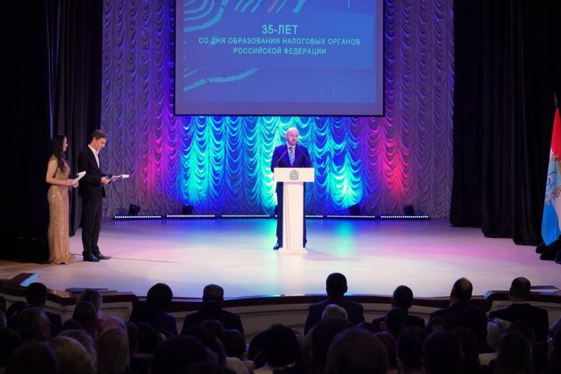 Вячеслав Федорищев вручил региональные награды сотрудникам УФНС по Самарской области