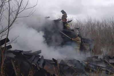 В Самарской области пожарные за восемь минут потушили полыхающую заброшку