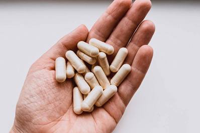 Риск поражения печени: врач объяснил, почему алкоголь и лекарства несовместимы