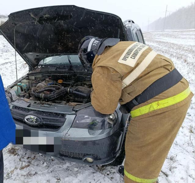 В Самарской области 13 декабря "Нива" улетела в кювет и опрокинулась 