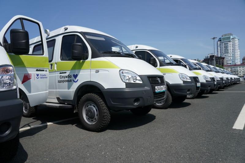 Вячеслав Федорищев передал главврачам больниц региона 106 автомобилей неотложной медпомощи