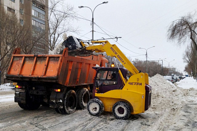 Глава Самары Елена Лапушкина проверила, как организована уборка города от снега и наледи