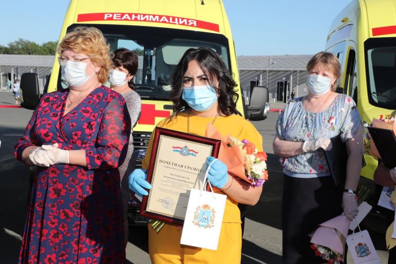 Губернатор Дмитрий Азаров передал службам скорой помощи региона ключи от новых реанимобилей