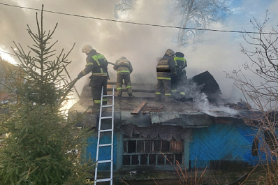В Самарской области в селе Молгачи полыхала заброшка