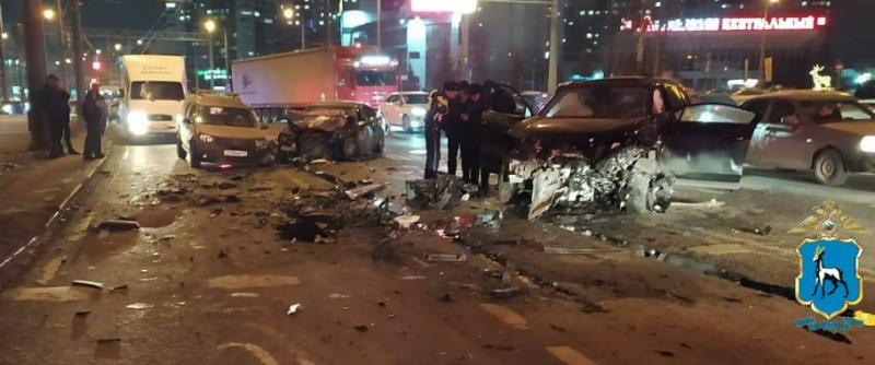 В Самаре 10 февраля около автовокзала в массовом ДТП погиб мужчина