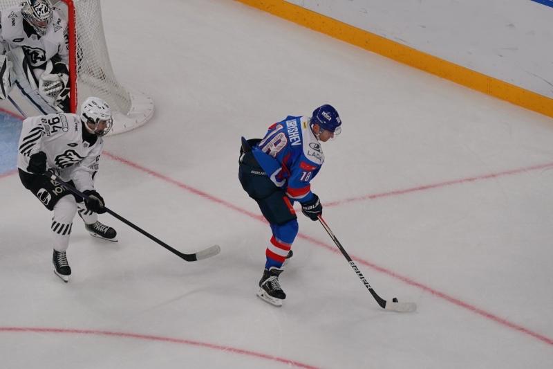 Хоккеисты "Лады" прервали серию из четырех поражений в Новосибирске