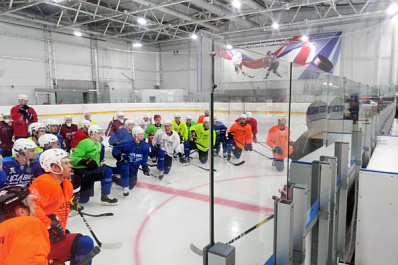 Самарские "летчики" вышли на лед 