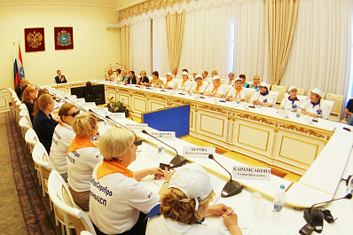 Соцработники, работающие с детьми и семьями, получат 100%-ную надбавку к зарплате