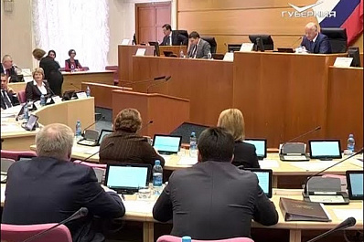 Дмитрий Азаров предложил создать рабочую группу по вопросам социально-экономического развития региона