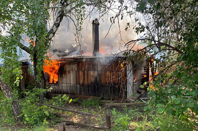 В Самарской области пламя охватило жилой дом на площади в 100 "квадратов"
