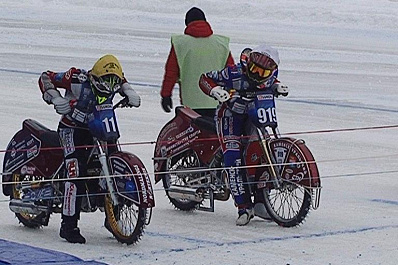 В Тольятти состоялись гладиаторские заезды на ледяных виражах