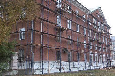 В Чапаевске завершают ремонт памятника архитектуры на пересечении Ленина и Пионерской