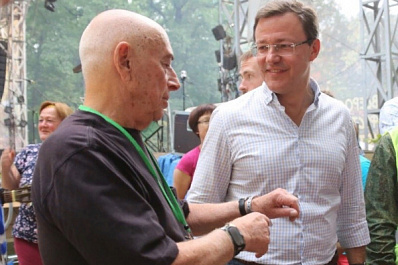 Дмитрий Азаров посетил Грушинский фестиваль