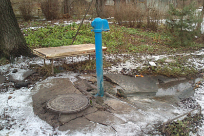 Жителям Октябрьска помогли заменить водоразборную колонку 