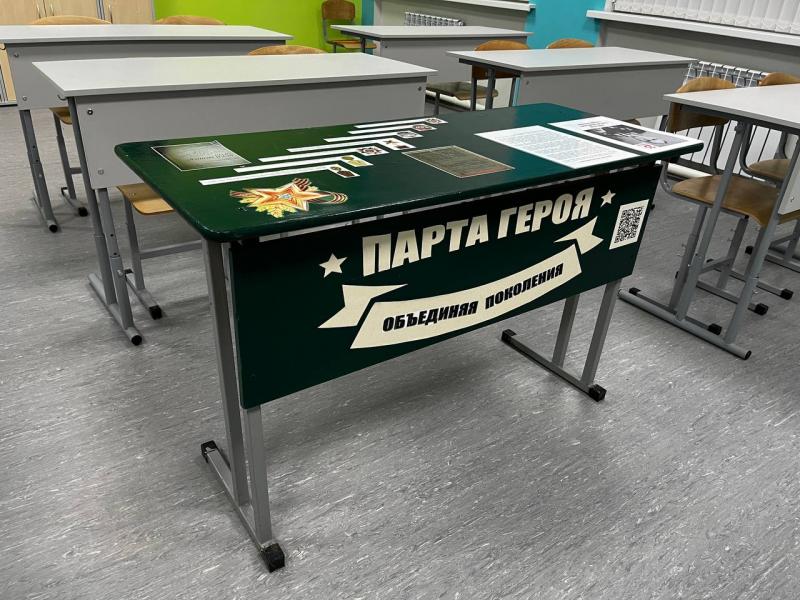 Дмитрий Азаров осмотрел обновленную школу в Самовольно-Ивановке и пообщался с учениками