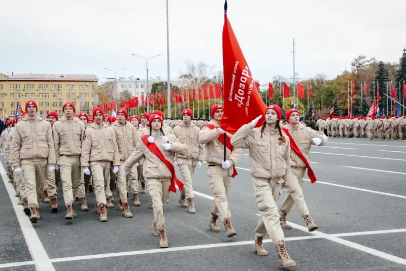 Юнармейцы провели мини-парад для ветерана ВОВ в Самаре