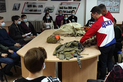 Юные парашютисты региона приступили к занятиям 