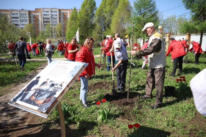 В Самаре высадили яблоневую аллею Победы