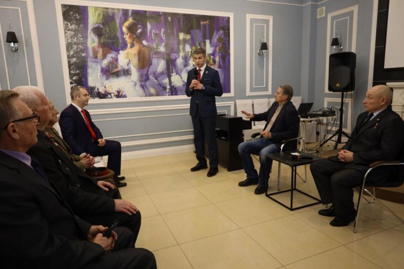 Память и преемственность: в День Неизвестного Солдата Герой России встретился с самарскими ветеранами