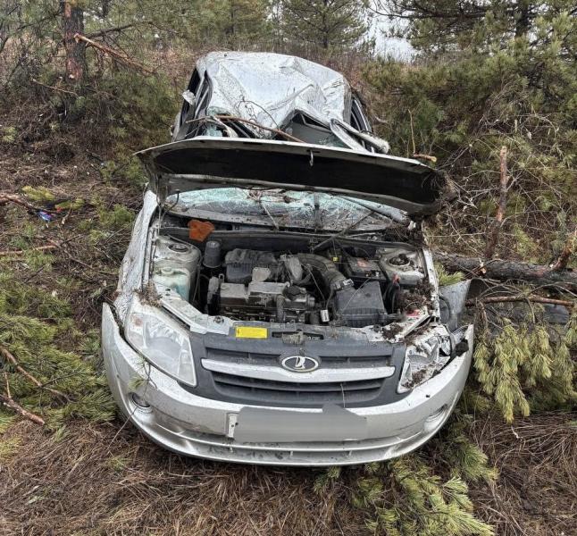 Двое пострадали: в Самарской области 30 ноября "Гранта" улетела в кювет