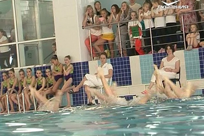 Акробатику и хореографию продемонстрировали синхронистки на XVIII Международных соревнованиях Принцесса Волги