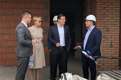 Дмитрий Азаров провел выездное совещание по возведению детсадов в регионе