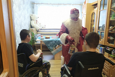 "Елка желаний": тольяттинским братьям подарили долгожданный лестницеход