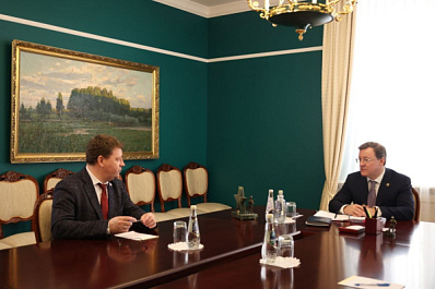 Губернатор Дмитрий Азаров провел рабочую встречу с руководителем самарского отделения КПРФ Алексеем Лескиным