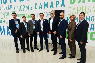 Дмитрий Азаров проводит встречу с "Лидерами России"