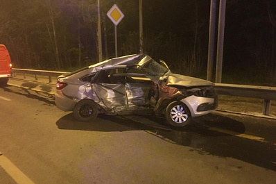 В Самаре 45-летний водитель "Гранты", не уступивший дорогу "Мерседесу", попал в реанимацию