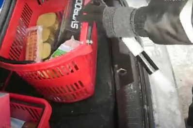 Тольяттинец своровал из магазина две корзины "подарков" на 23 февраля